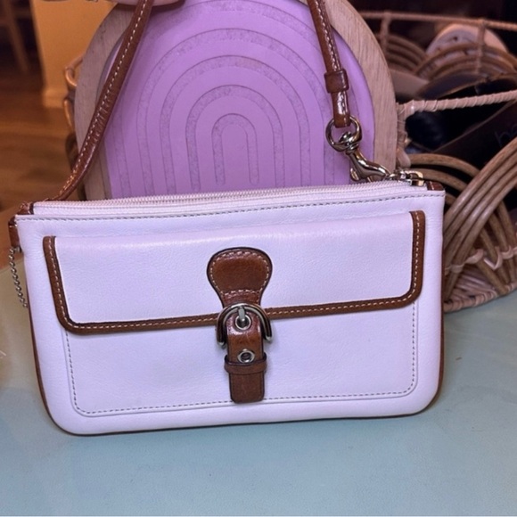 Coach Hampton White and Brown Vintage Leather Wristlet/Clutch - Picture 1 of 8